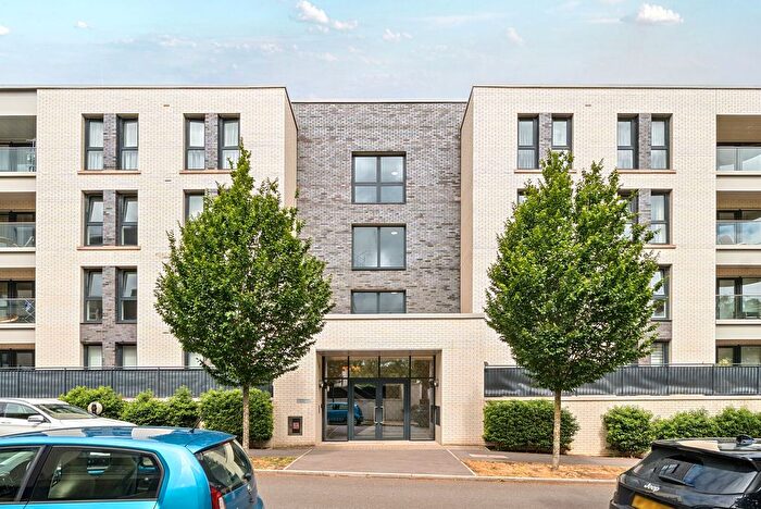 1 Bedroom Flat For Sale In Chieftain Road, Longcross, Chertsey, KT16