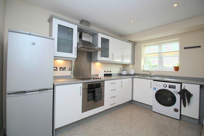 2 Bedroom Flat To Rent In Manor Gardens Close, Loughborough, LE11