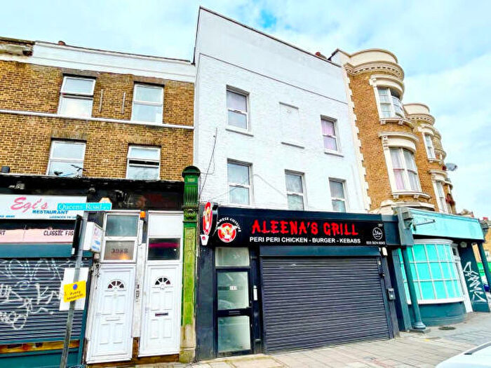 Flat To Rent In Queens Road, SE14