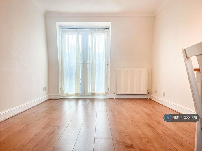 1 Bedroom Flat To Rent In Coombe Road, Kingston Upon Thames, KT2