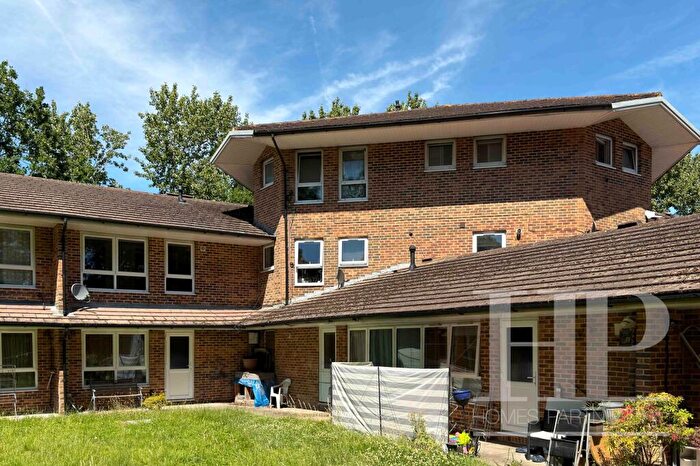 Studio For Sale In Dalewood Gardens, Crawley, RH10