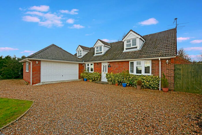 4 Bedroom House To Rent In North Road, Widmer End, High Wycombe, HP15