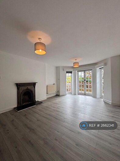 2 Bedroom Flat To Rent In Fawley Lodge, Lewisham, SE23