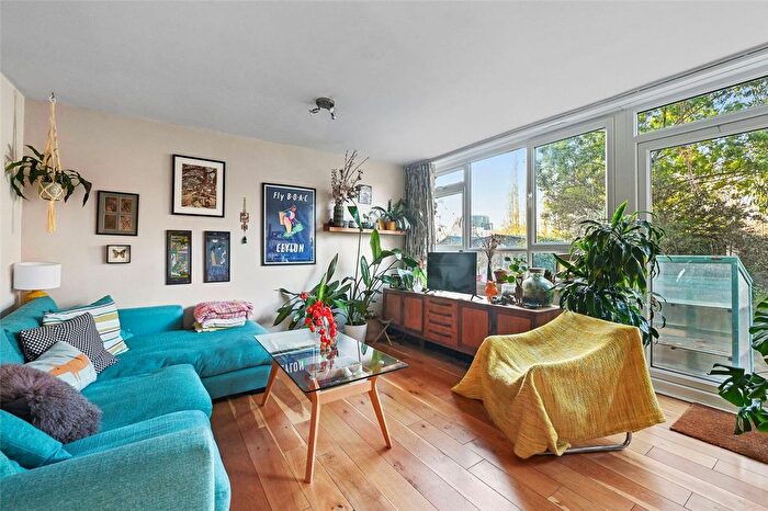 3 Bedroom Maisonette To Rent In Pollard Street, London, E2