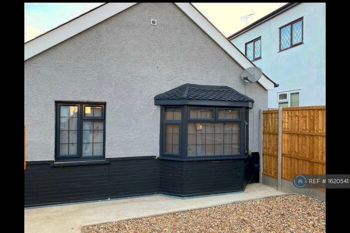 2 Bedroom Bungalow To Rent In Wigmore Road, Gillingham, ME8