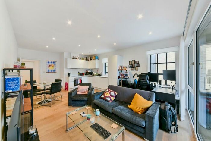 2 Bedroom Apartment To Rent In Avon Court, Royal Quay, Limehouse, E14