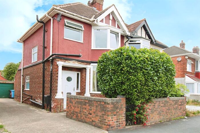3 Bedroom Semi-Detached House For Sale In Oldstead Avenue, Hull, HU6