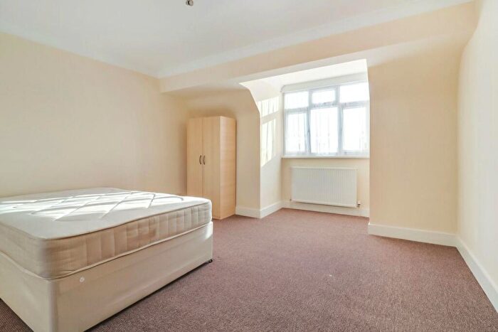 4 Bedroom Flat To Rent In Kenton Park Parade, Kenton Road, Harrow, HA3