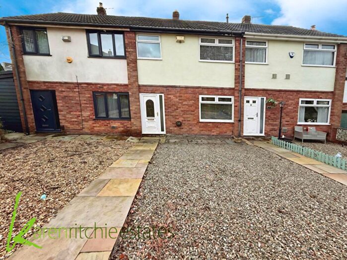 3 Bedroom Town House For Sale In Roslin Gardens, Bolton, BL1