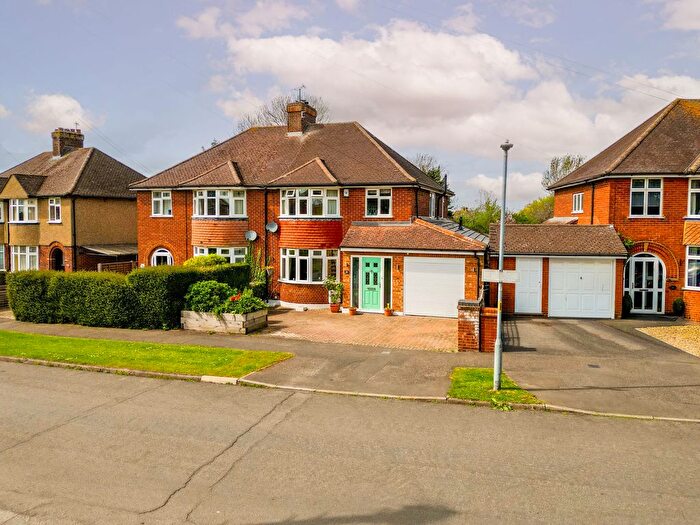 3 Bedroom Semi-Detached House For Sale In Regent Road, Aylesbury, HP21