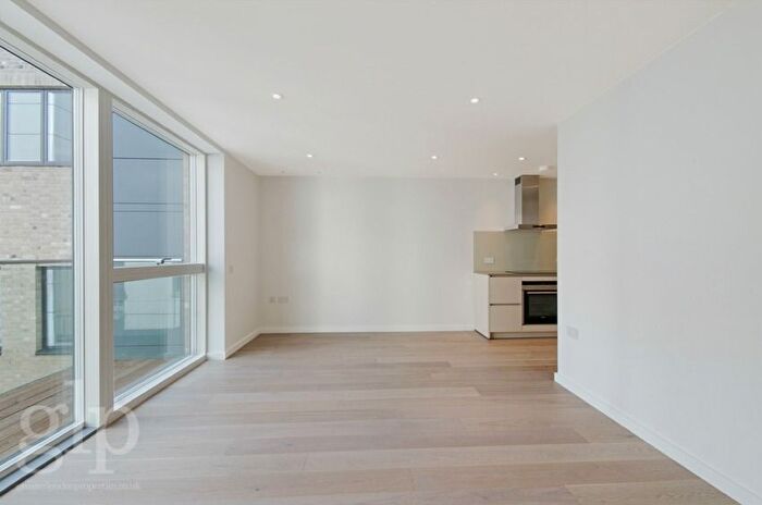 1 Bedroom Flat To Rent In Fouberts Place, London, Greater London, Soho, W1F