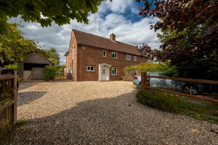 4 Bedroom Semi-Detached House To Rent In Thornfield, Thatcham, RG19