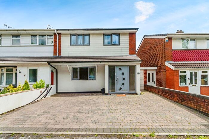 3 Bedroom End Of Terrace House For Sale In Murdock Way, Walsall, WS2