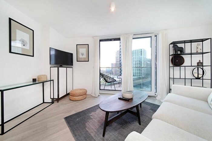 2 Bedroom Flat For Sale In Queenstown Road, Battersea Park, SW11