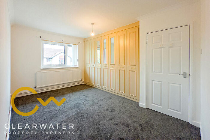2 Bedroom Flat To Rent In Canterbury Gardens, Salford, M5