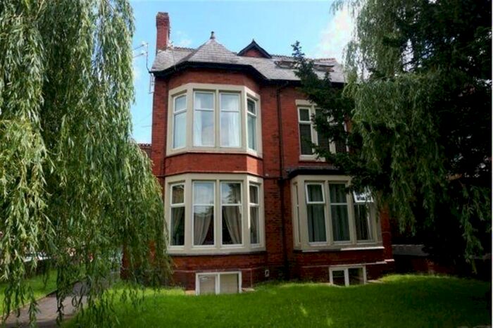 2 Bedroom Apartment To Rent In Barlow Moor Road, Didsbury, M20