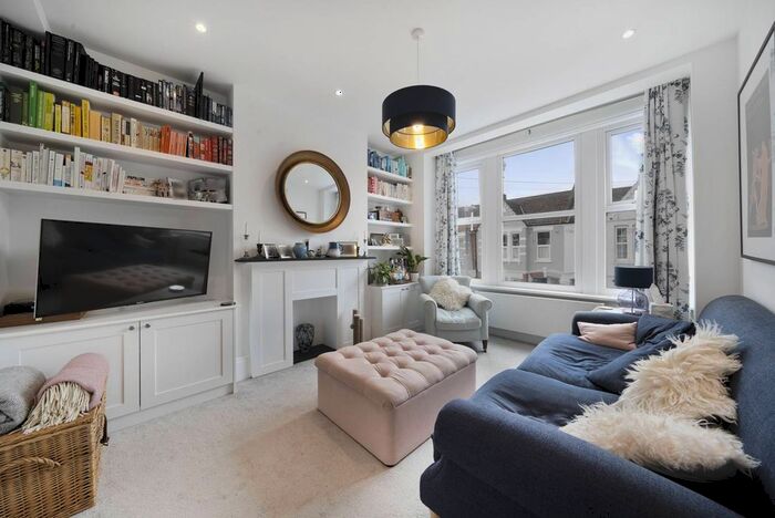 3 Bedroom Maisonette To Rent In Heaton Road, Tooting, Mitcham, CR4