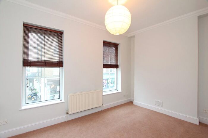 1 Bedroom Flat To Rent In Fulham Road, Chelsea, SW10