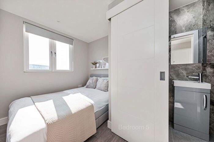 1 Bedroom Property To Rent In Room, Waldo Road, London, NW10