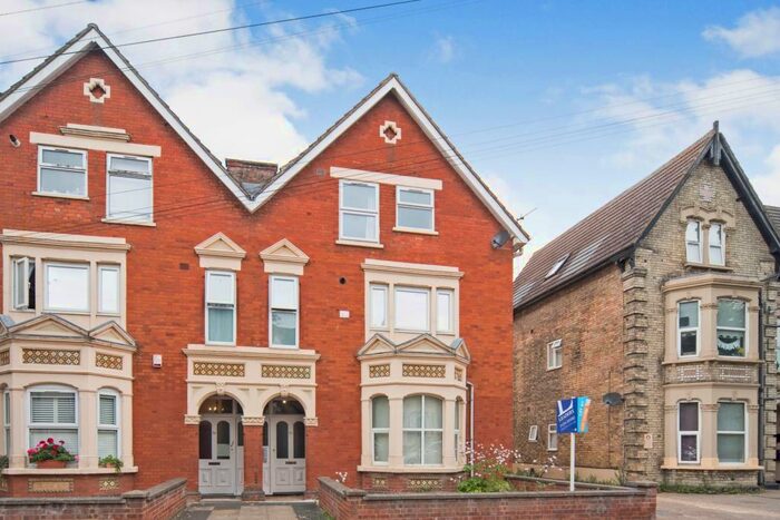 1 Bedroom Flat To Rent In Chaucer Road, Bedford, MK40