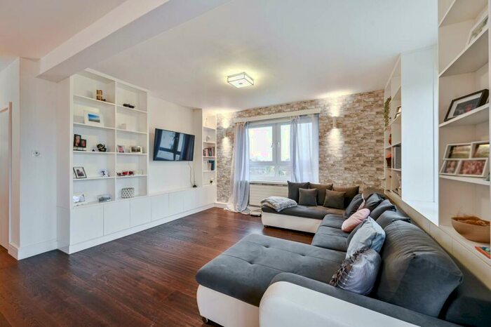 2 Bedroom Flat To Rent In Springfield Grove, , Charlton, London, SE7