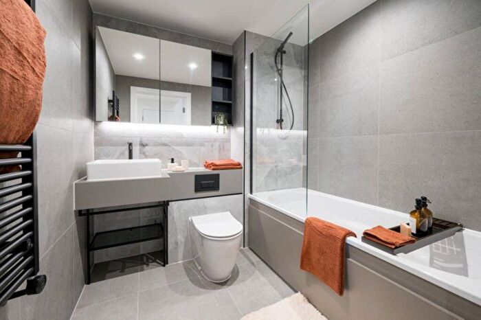 3 Bedroom Flat For Sale In Woodberry Down, Finsbury Park, N4