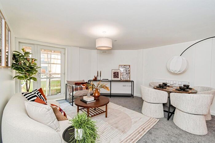 1 Bedroom Apartment For Sale In Back Of The Walls, Southampton, SO14