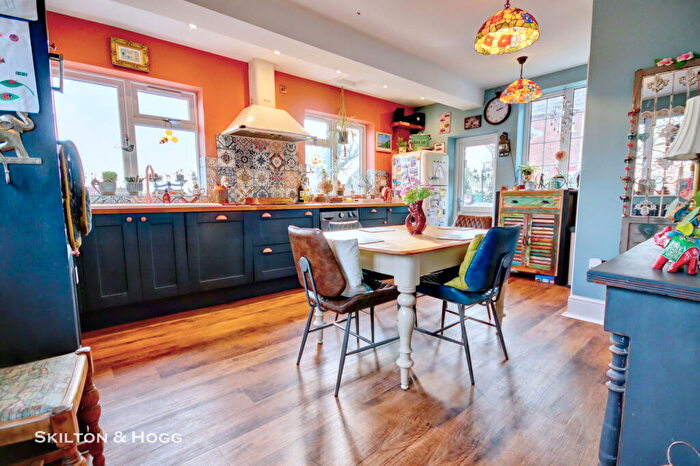 3 Bedroom Semi-Detached House For Sale In Spinney Hill, Braunston, Daventry, NN11