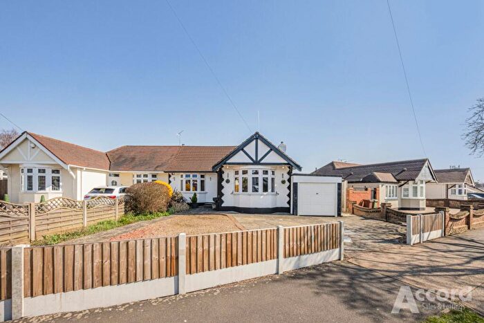 4 Bedroom Semi-Detached Bungalow For Sale In Pettits Lane North, Romford, RM1