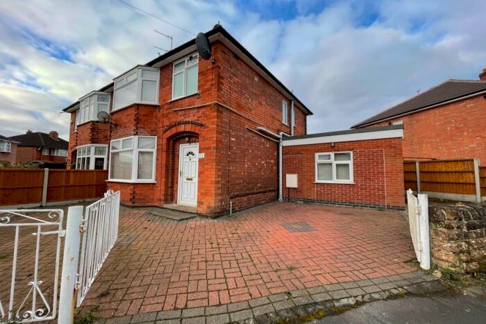 4 Bedroom Semi-Detached House To Rent In Cliff Avenue, Loughborough, LE11