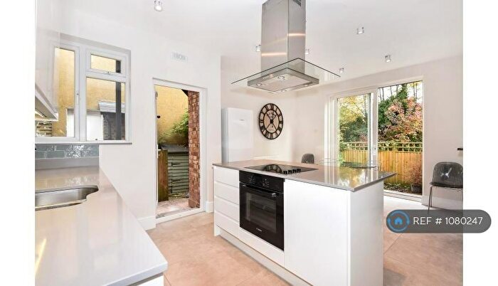 2 Bedroom Flat To Rent In Dulwich, London, SE21