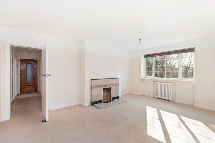 2 Bedroom Flat To Rent In Courtlands, Sheen Road, Richmond, TW10