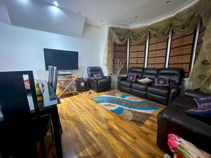 Studio To Rent In Lynford Gardens, Ilford, IG3