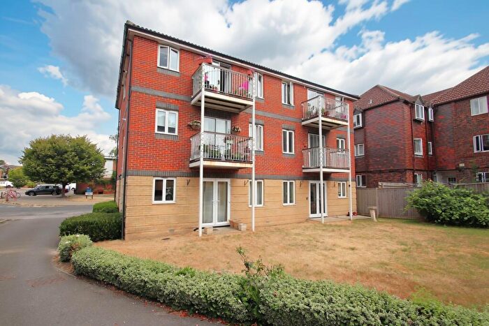 2 Bedroom Flat For Sale In Linford Court, Fair Oak Road, Fair Oak, Eastleigh, SO50
