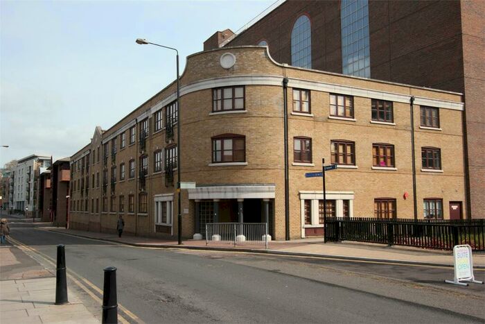 2 Bedroom Apartment To Rent In Kingsley Mews, Wapping Lane, E1W