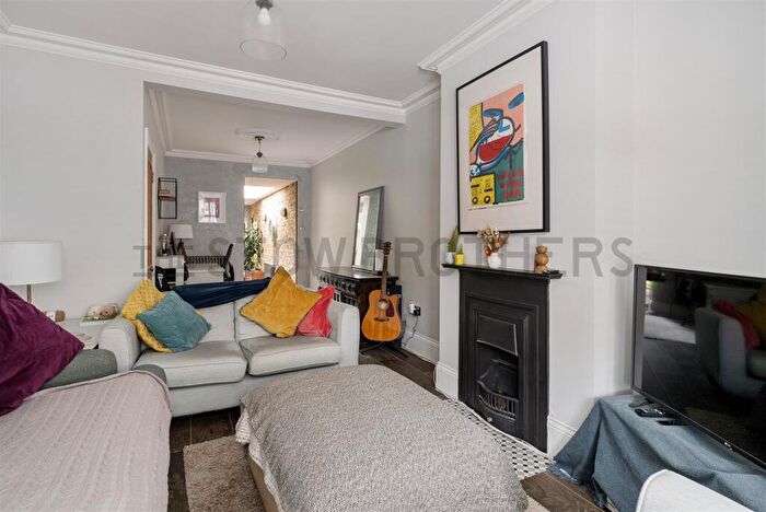 4 Bedroom House To Rent In Walpole Road, London, E17