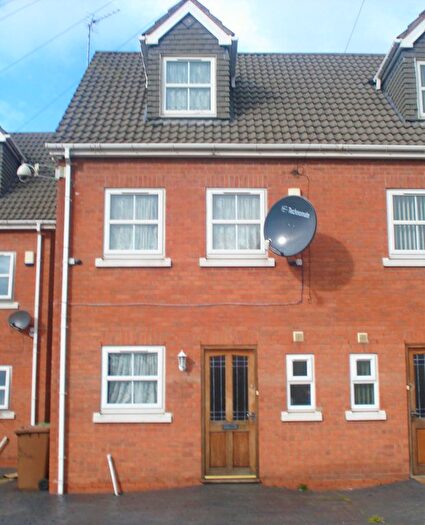 3 Bedroom Semi-Detached House To Rent In Hillary Street, Walsall, WS2