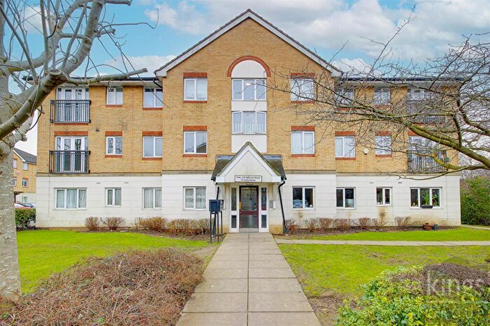 2 Bedroom Apartment For Sale In Tysoe Avenue, Enfield, EN3