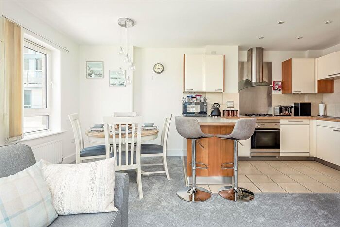 2 Bedroom Flat To Rent In The Quay, Poole, BH15