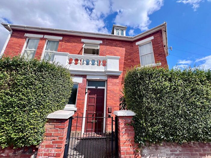 2 Bedroom Flat To Rent In Adeline Road, Bournemouth, BH5