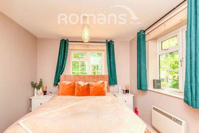1 Bedroom Flat To Rent In Hawkesworth Drive, Bagshot, GU19