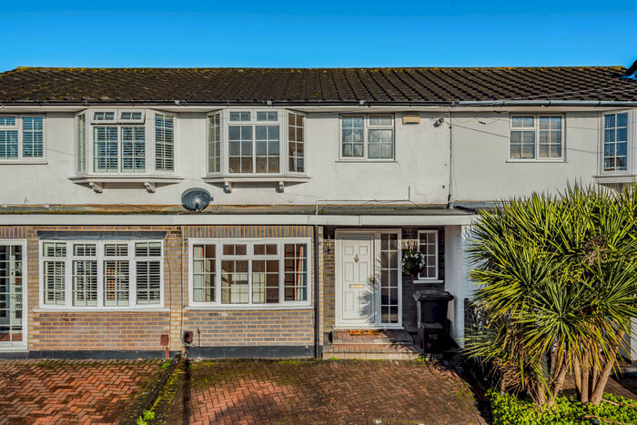 3 Bedroom House To Rent In Ravens Close, Bromley, BR2