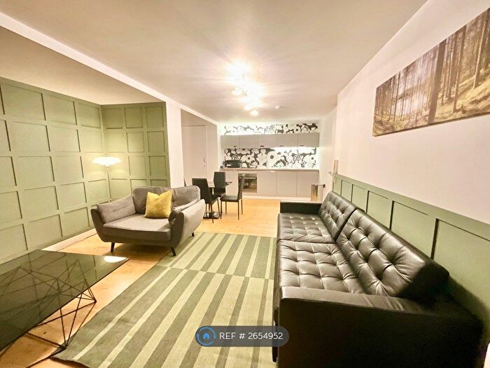 2 Bedroom Flat To Rent In Emmeline, Manchester, M40
