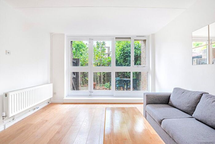 2 Bedroom Flat To Rent In Cloysters Green, St. Katharine Docks, E1W