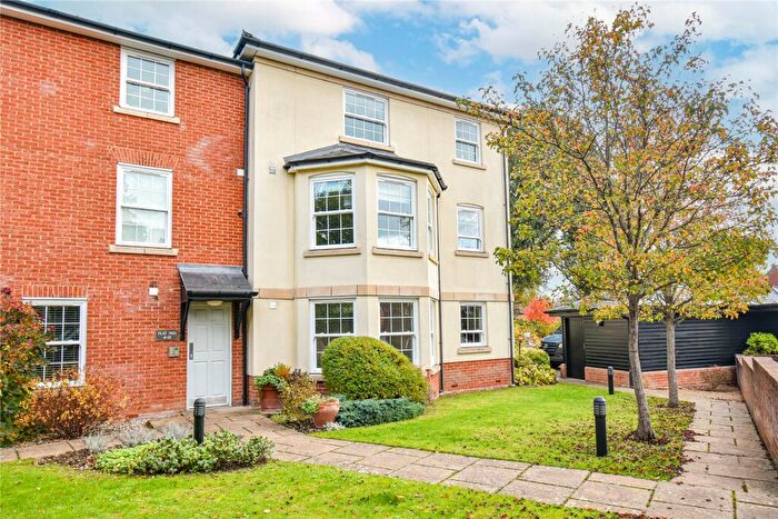 3 Bedroom Apartment For Sale In Donnington Elms, Oxford Road, Donnington, Newbury, RG14
