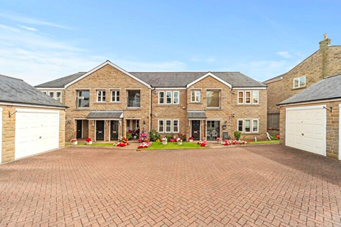 2 Bedroom Apartment To Rent In Martingale Fold, Barwick In Elmet, Leeds, LS15