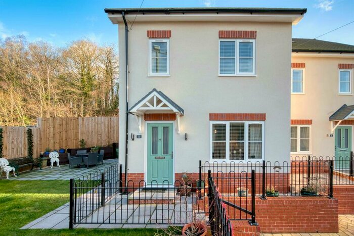 4 Bedroom Semi-Detached House For Sale In The Birches, Ambergate, DE56
