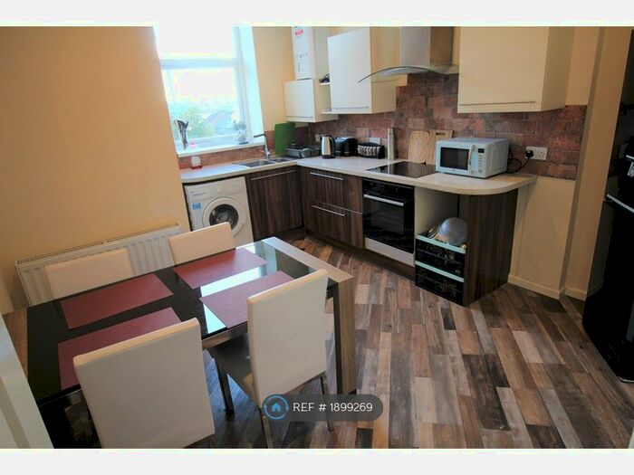 2 Bedroom Flat To Rent In Whalley Road, Clayton Le Moors, BB5