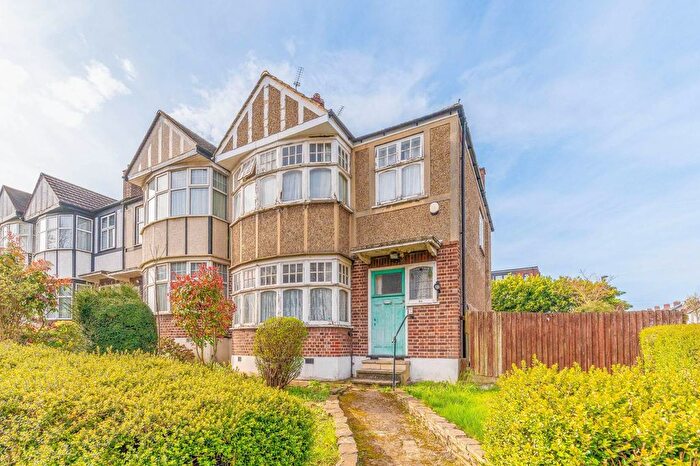 3 Bedroom End Of Terrace House For Sale In Lancaster Road, South Norwood, London, SE25