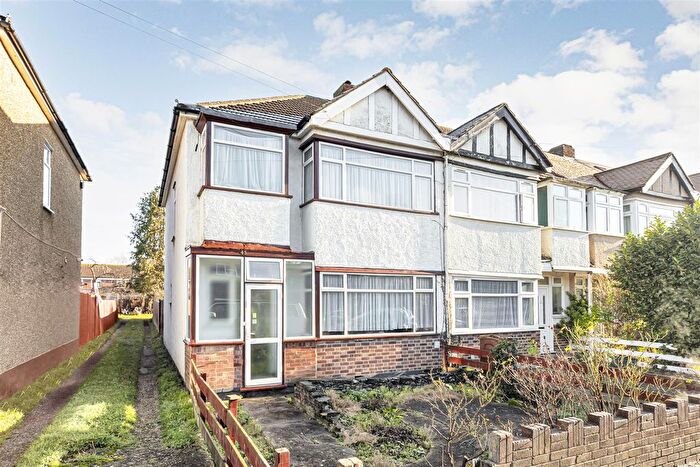 3 Bedroom End Terrace House For Sale In Shelson Avenue, Feltham, TW13